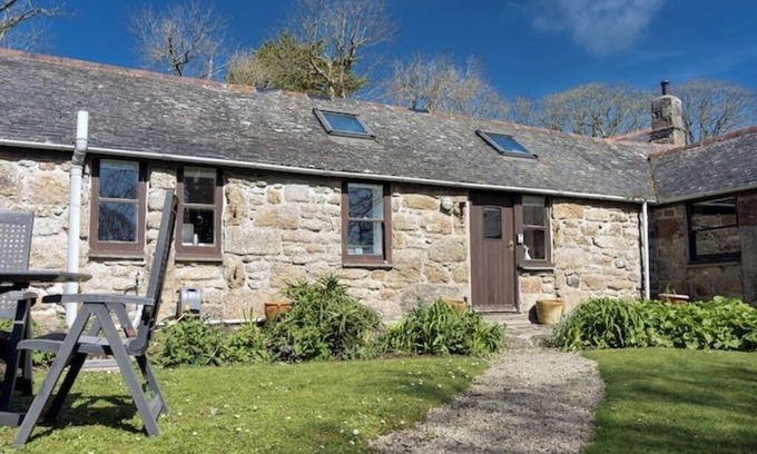 Castallack Cottage | Idyllic cottage in Lamorna valley -walk to pub&sea