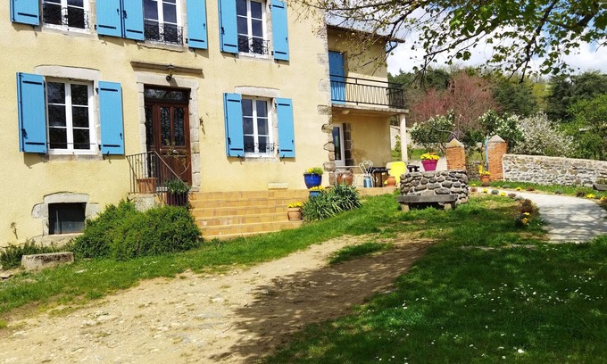 Domeyrat Cottage | Idyllic Countryside Getaway with Spacious Garden, Near Historic Domeyrat