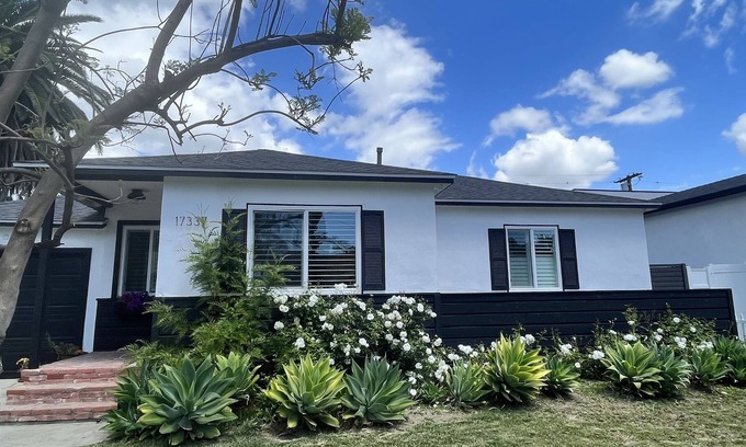 Encino Village House | Idyllic Family Get Away with great back yard
