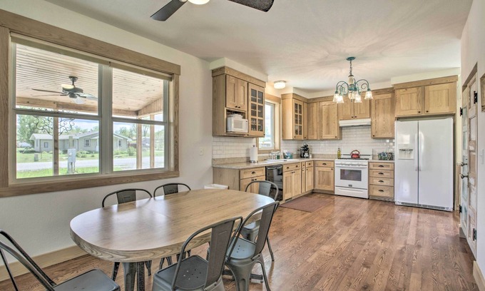 Lucerne House | Idyllic Gem: Screened Porch, 1/2 Mi to River!
