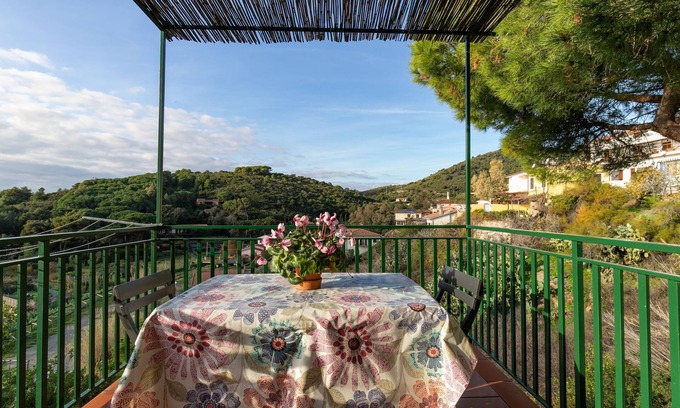 Fetovaia Apartment | Idyllic Holiday Apartment "Simona" near the Beach with Terrace and Wi-Fi