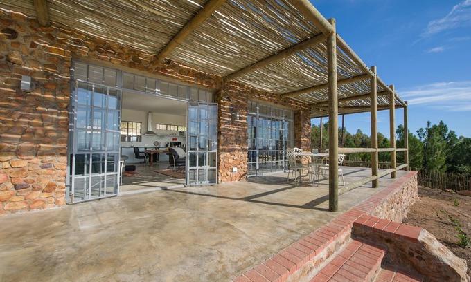 Paarl House | Idyllic holiday home in front of a majestic mountain backdrop
