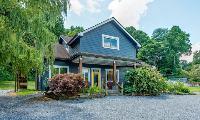 Swannanoa House | Idyllic home with 2 separate apartments near skiing/hiking - firepit, fast WiFi