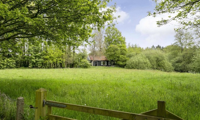 Municipality of Dalfsen House | Idyllic house with 360 view of nature and hottub