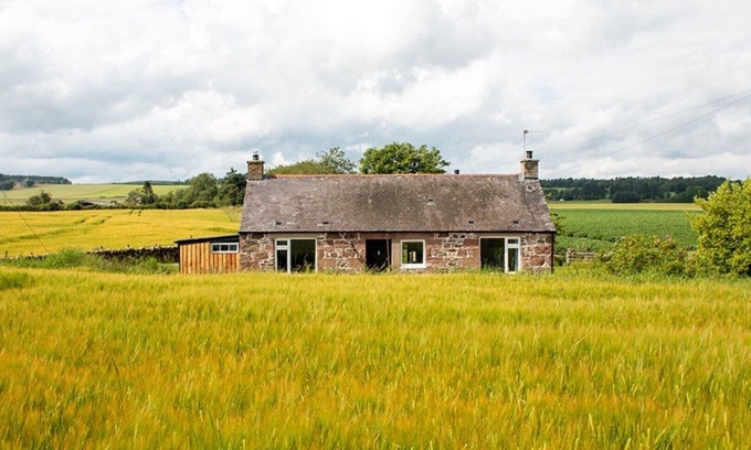 Murthly Cottage | Idyllic location; sleeps 2; accessible; wood burner; dog friendly (pet fee)
