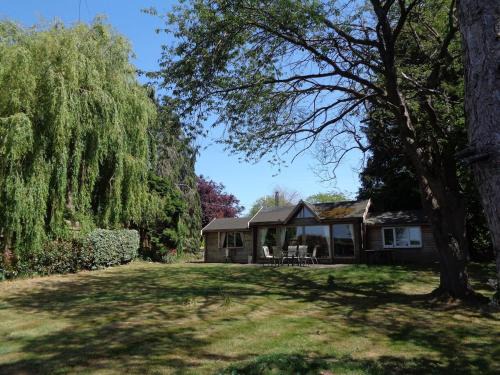 Uckington Apartment | Idyllic Log Cabin Near Stratford upon Avon
