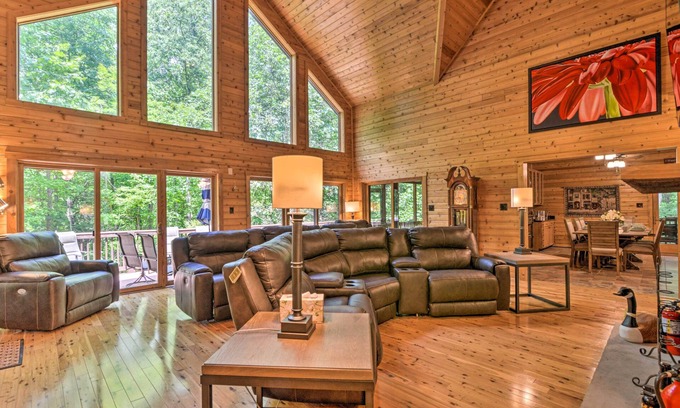 Maurertown House | Idyllic Mtn Retreat w/Hot Tub Near Shenandoah NP!