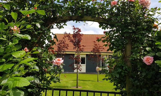 Burgervlotbrug House | Idyllic summerhouse behind beautiful authentic haubarg