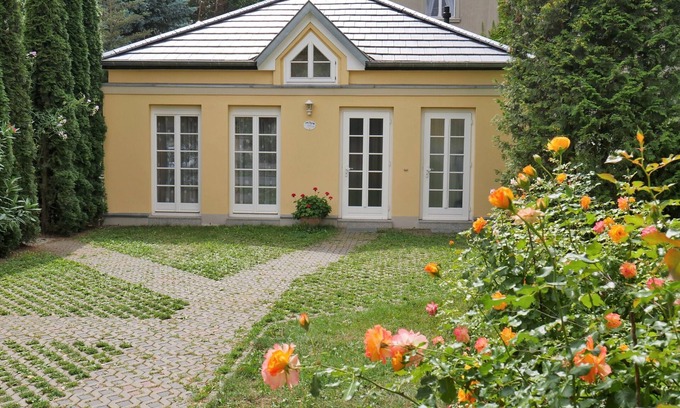 Quedlinburg House | Idyllic vacation home with terrace and romantic garden in a central location