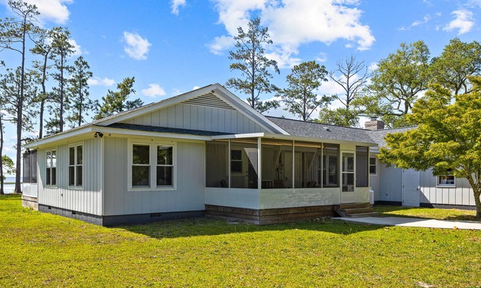 Morehead City House | Idyllic waterside home with a hot tub, open-concept layout, W/D, & central AC