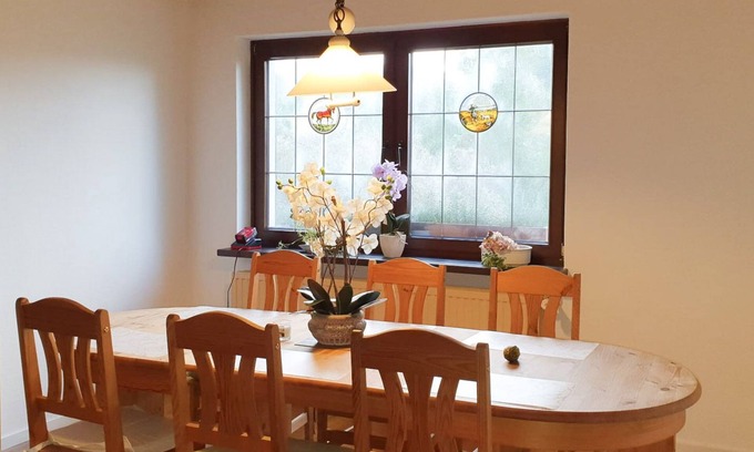 Illschwang House | Idyllische Ferienwohnung am Waldrand
