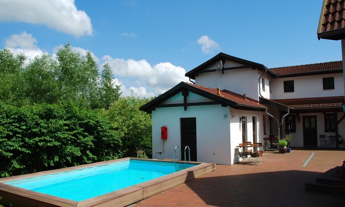 Dargun Apartment | Idyllische Wohnung mit Pool in Mecklenburg