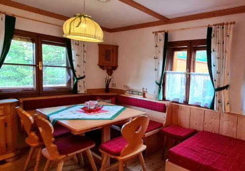 Turracher Hohe House | Idyllische Zirbenholz Alpin Huette