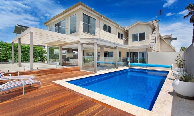 Kiama House | If you are looking for a luxurious waterfront holiday home look no further