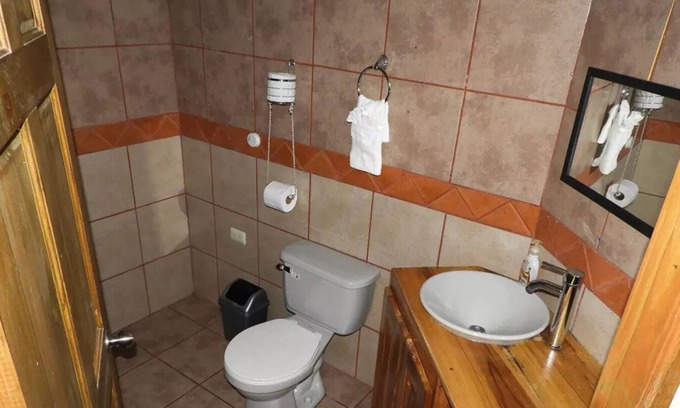 Barrio Pilo House | Iguanas Garden