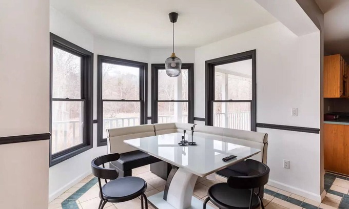 Putnam Valley House | @iHeartNYState 4BR. Hot Tub Jacuzzi Fireplace