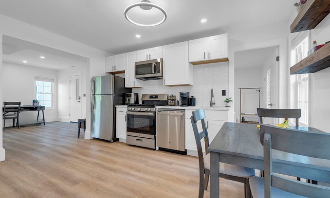 Salem Apartment | ii Serene 3-Bedroom Retreat in Charming Salem, MA