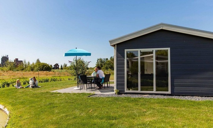 Nieuwerkerk aan den IJssel Ski Chalet | ✓ IJssellodge at Parc de IJsselhoeve ✓ Holiday home for 6 persons ✓ Located in Nieuwerkerk aan den IJssel (Zuid-Holland) ✓ Holiday park next to the IJssel ✓ Book directly through the park