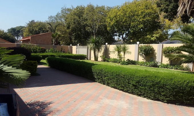 Ekurhuleni House | Ikaze Guest Lodge