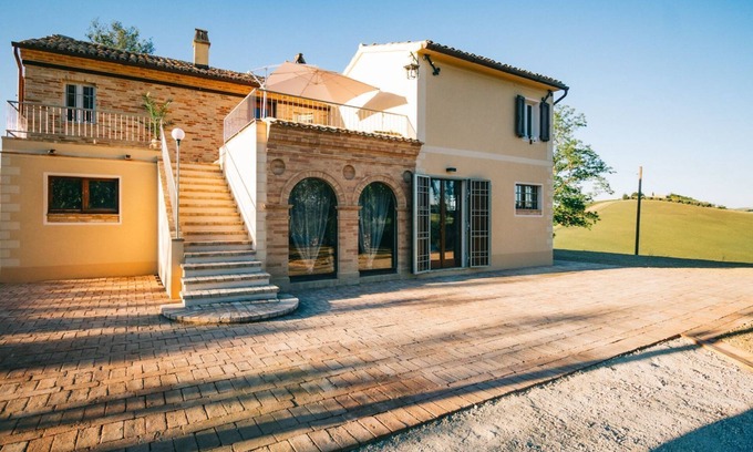 Monte San Giusto Villa | Il Brumale - Five Bedroom Villa, Sleeps 10