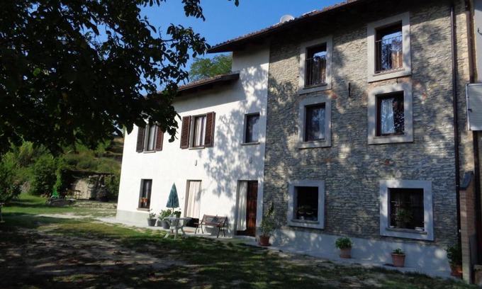 Santo Stefano Belbo Apartment | Il cortile dei frutti selvatici