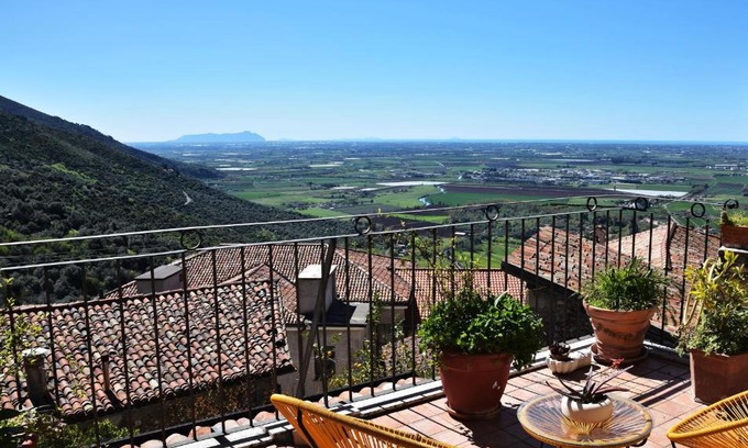 Sermoneta House | Il giardino di Adele
