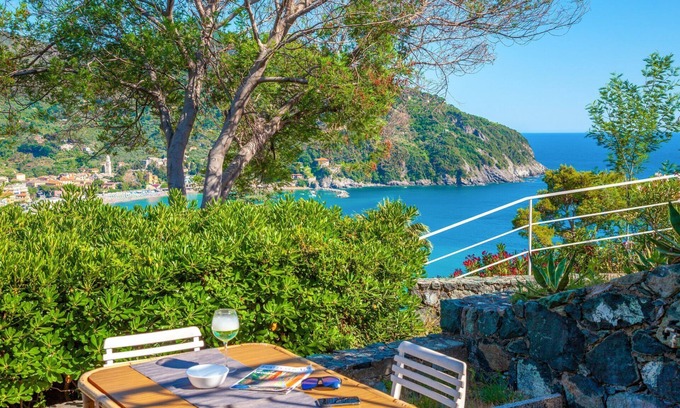 Valle Santa Apartment | "Il Giardino Sul Mare", garden on the sea, sea-view, comfortable for 4 people, Levanto