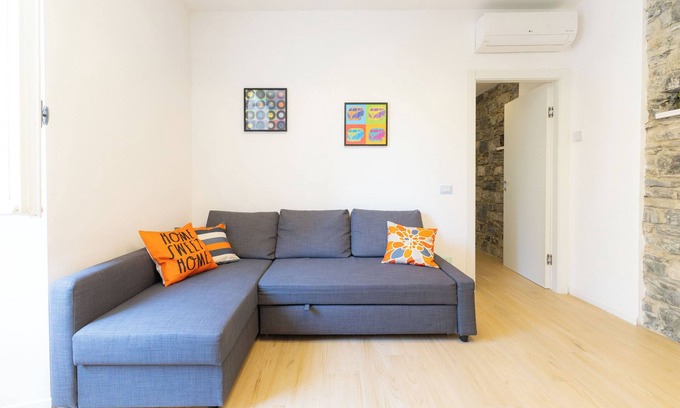 Como Apartment | [Il Giglio] - 10 Minutes from the Duomo, Free Parking