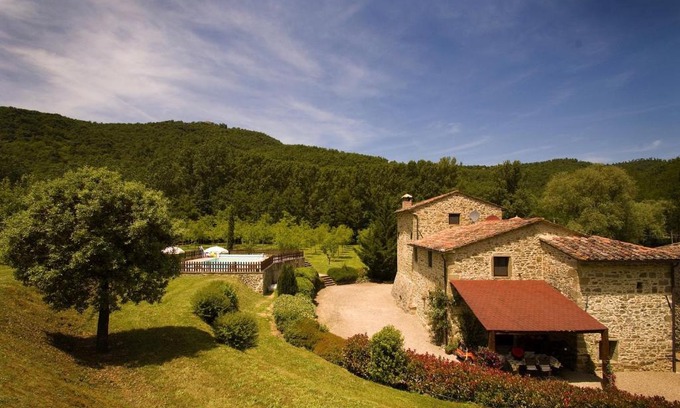 Monterchi Villa | Il Mulino - beautiful, family-friendly Tuscan villa with fenced pool