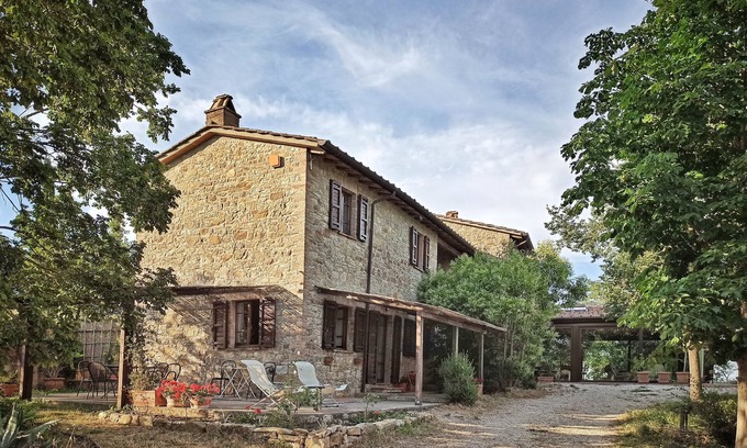 San Venanzo Cottage | Il Noce, a delightful house with swimming pool