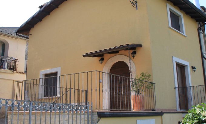 San Demetrio ne' Vestini Villa | "Il Pagliarello" Your scenic retreat in the heart of Abruzzo.