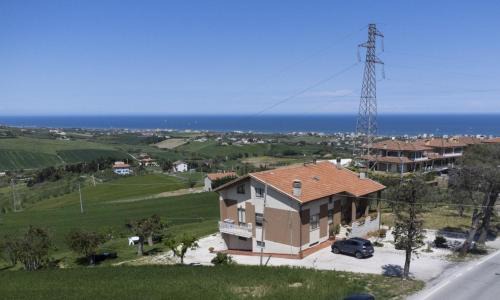 San Costanzo House | Il Trebbiatore
