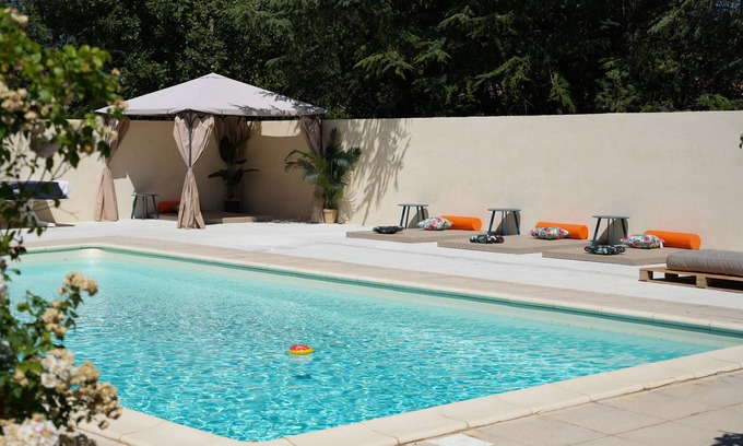 Graulhet House | Ile des Plaisirs: Saltwater pool, Jacuzzi, Creole table d'hôte, arranged Rums.