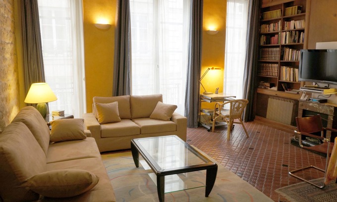 Les Iles Apartment | ILE SAINT-LOUIS - Exclusive location with airport pick-up service [on demand]