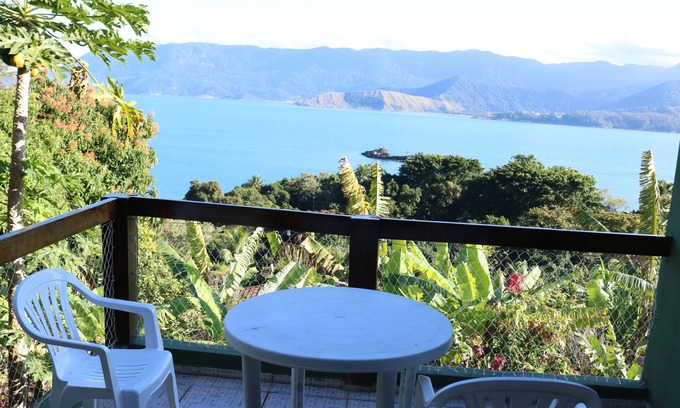 Praia Grande House | Ilhabela house with beautiful sea view, 200 meters from the sand