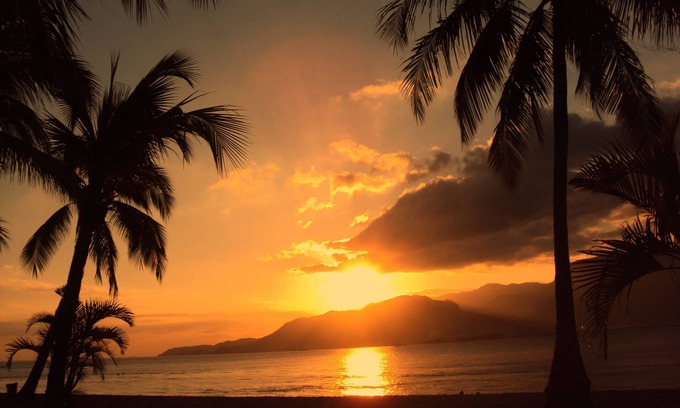 Centro Comercial House | Ilhabela - Season Year Round -Beautiful Garden in Perequê