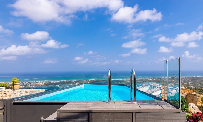 Maroulas Villa | Iliahtida villa, pool,Near tavern & minimarket
