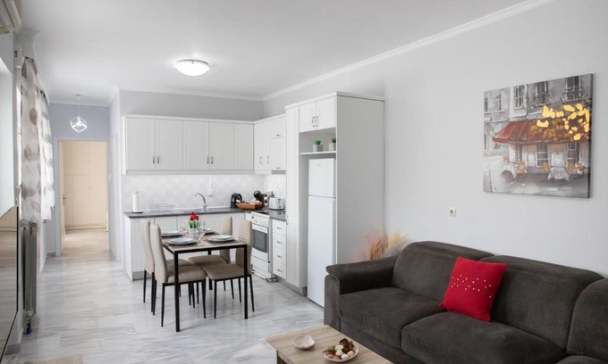 Zipari Apartment | Iliana's House
