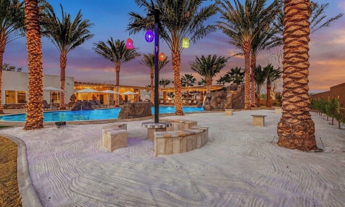 Indio House | Imagine stepping into a sprawling estate nestled amidst lush greenery, a piece of luxury and comfort