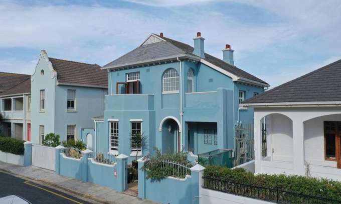 Muizenberg House | 'Imagine' - Surfers Corner Muizenberg Village