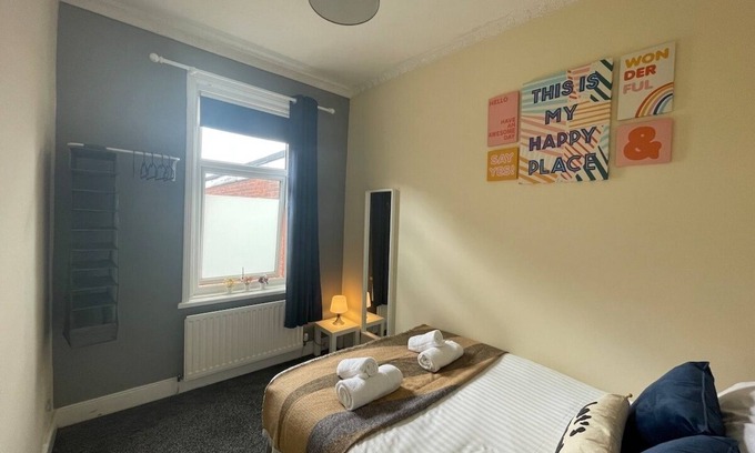 Westoe Apartment | Imeary -3 Bdrm Sleeps 5 Contractor Accommodation