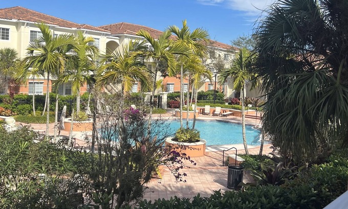 Hunt Club Condo | Immaculate 2 Bedroom 2 Bathroom Condo