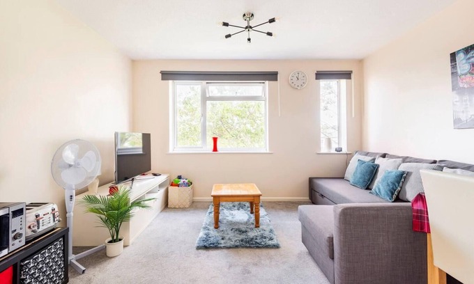 Bletchley House | Immaculate 2 - Bedroom House in Milton Keynes