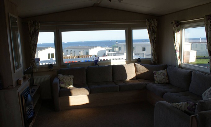 Crimdon House | Immaculate 3-bed Caravan in Hartlepool
