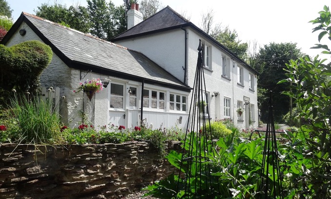 Burgh Island House | Immaculate 3 Bed 3 Bath Holiday Home in Beautiful Gardens: Grove Cottages