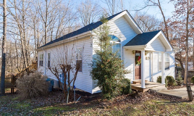 Scottsville House | Immaculate 3 Bedroom Home On Barren River Lake With Access To The Lake & WiFi!