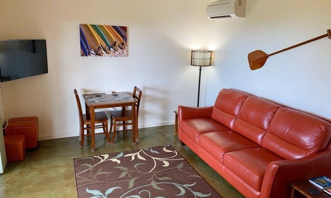 Kailua-Kona Apartment | Immaculate; Air Cond; Ocean/Garden views; WiFi N