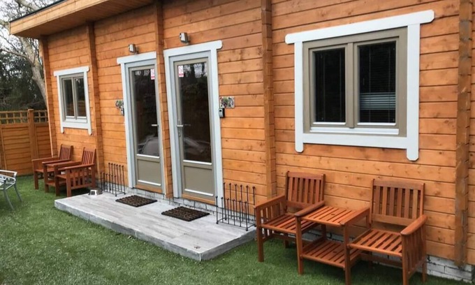 Allanfearn Cabin | Immaculate cabin 5 mins to Inverness dogs welcome