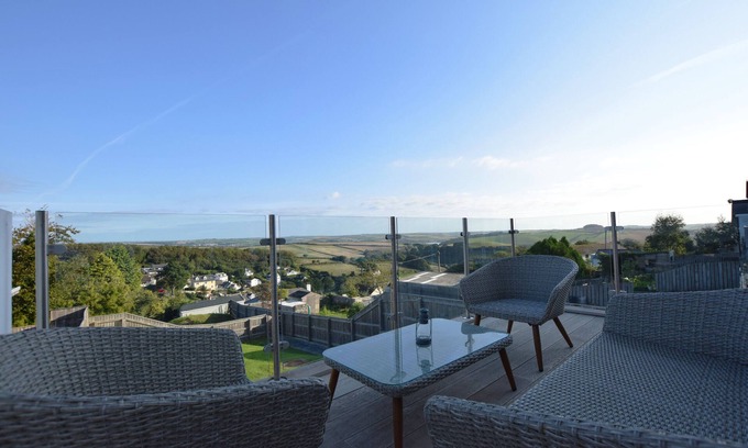 Salcombe House | Immaculate Luxury Holiday Home in Salcombe sleeps 8, perfect for 2 families.