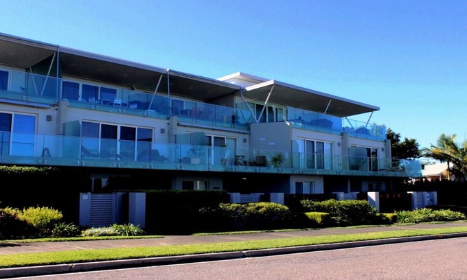 Hawks Nest House | Immaculate 'Majestic Views'